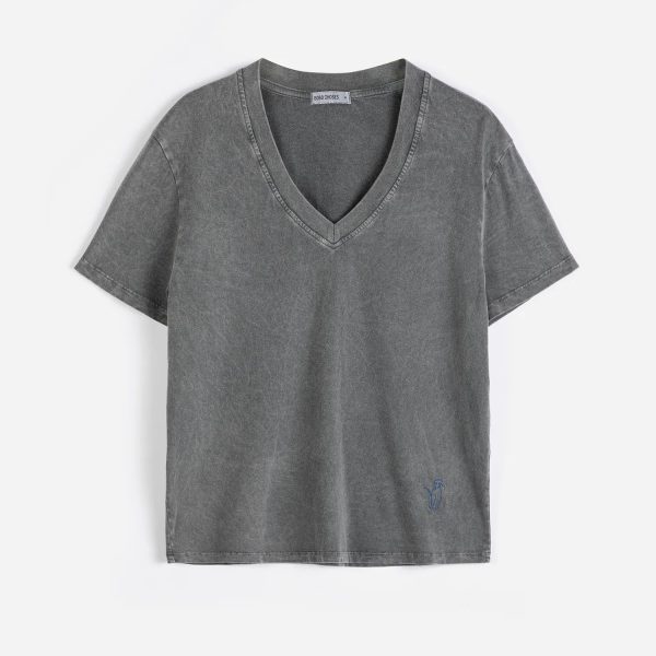 V-neck T-shirt