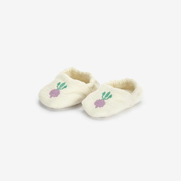 Cool radish all over slippers
